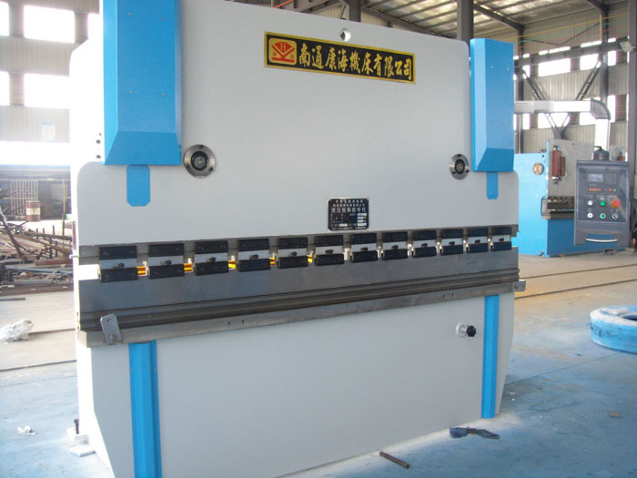 ��������Ҹ������ϳ�ѹģ����������ϵ�Ӧ��